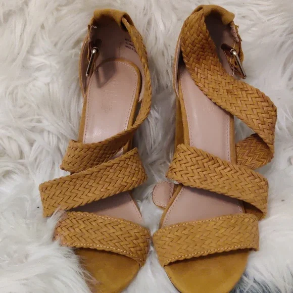 Charlotte Russe, mustard heels, size 8 - Picture 3 of 3